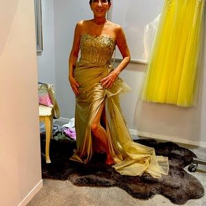 Bought for a wedding and decided. Not to wear